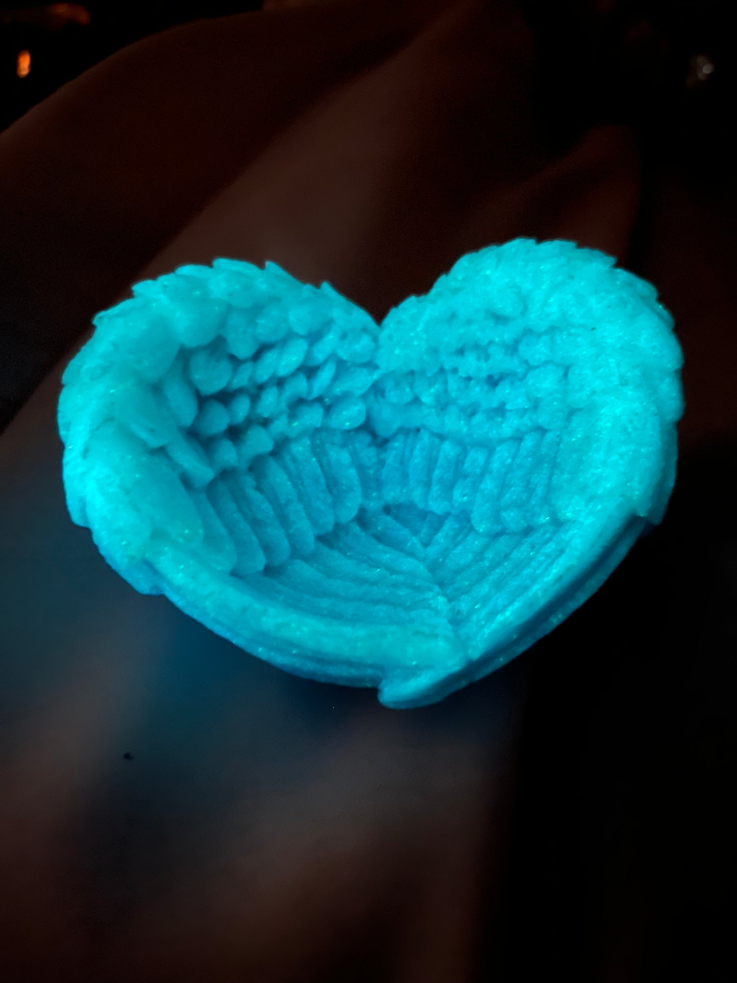 Luminous wing sphere holder