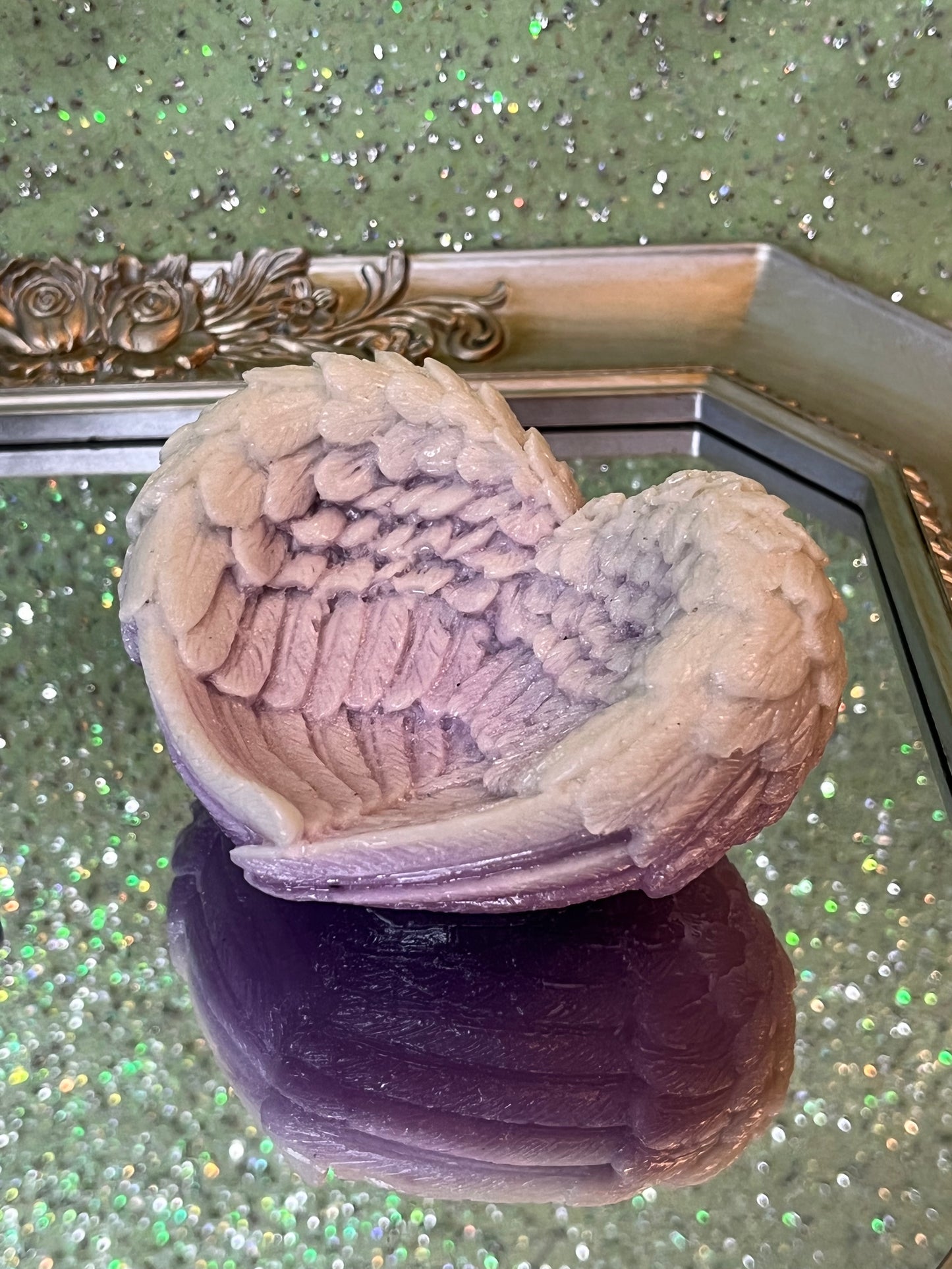 Luminous wing sphere holder