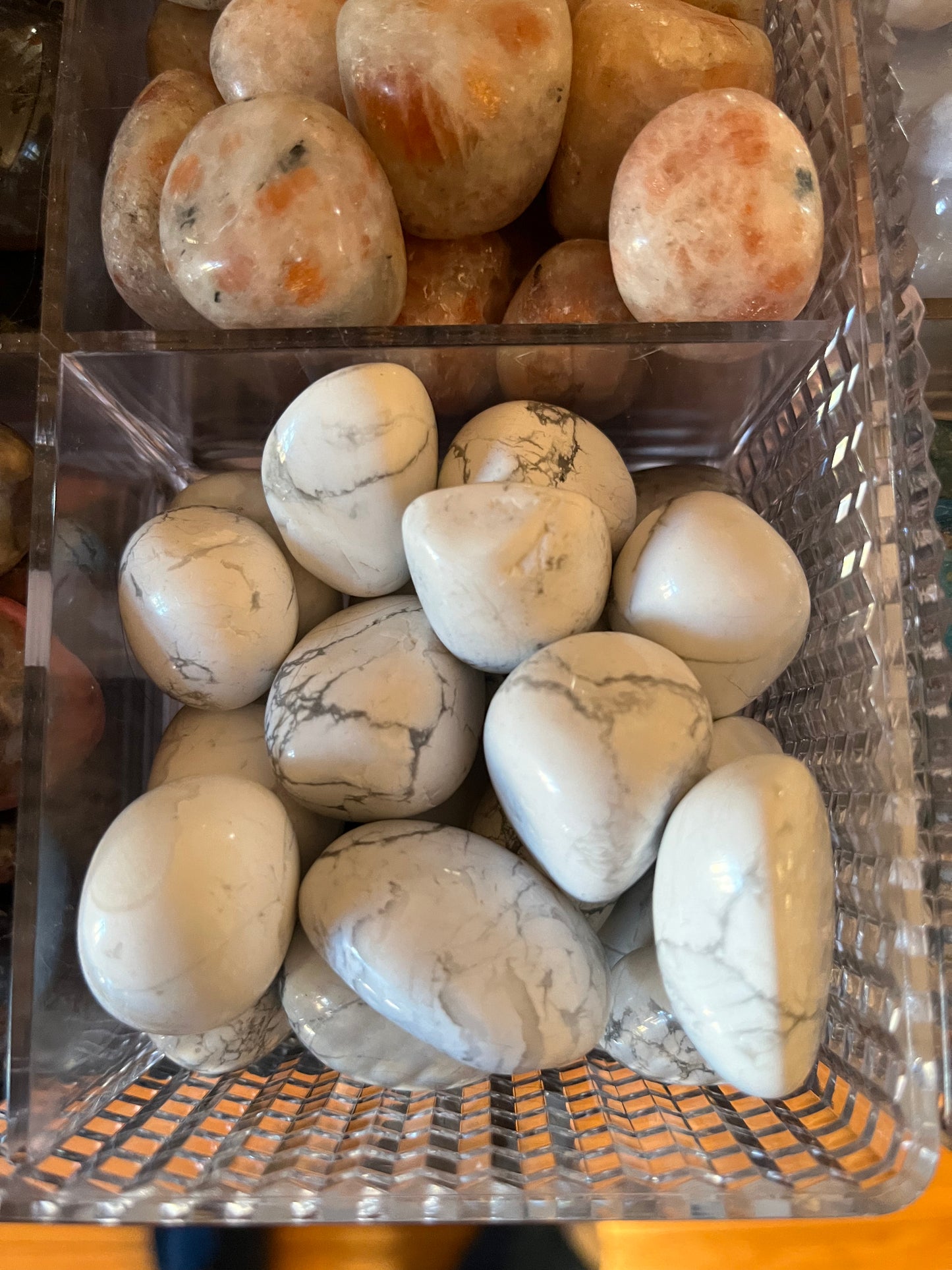 Howlite Tumbles